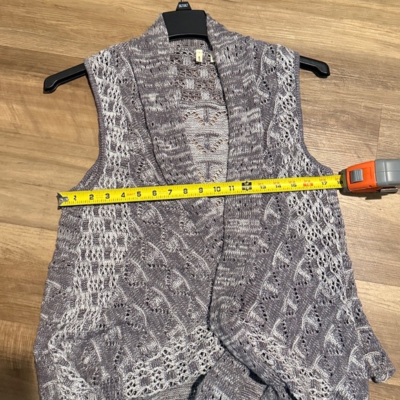 Anthropologie Moth Open Front Sleeveless Crochet Cardigan Grayish Taupe Sz XS/S - Picture 6 of 6